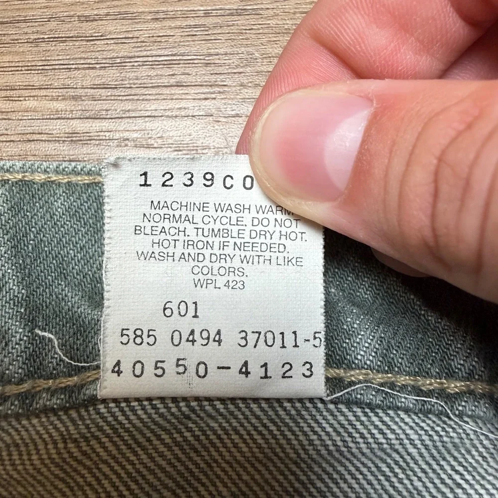 Vintage Levi's 550 Jeans Men 28x32 Green Relaxed Fit Tapered Leg Made in USA 90s